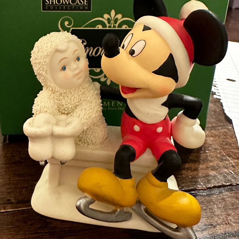 DISNEY Department 56 SNOWBABIES “Skating with Mickey” 2006